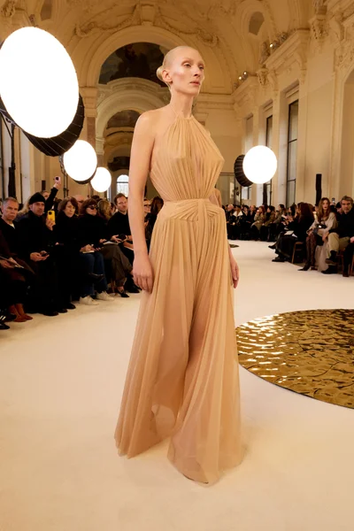 Look 10